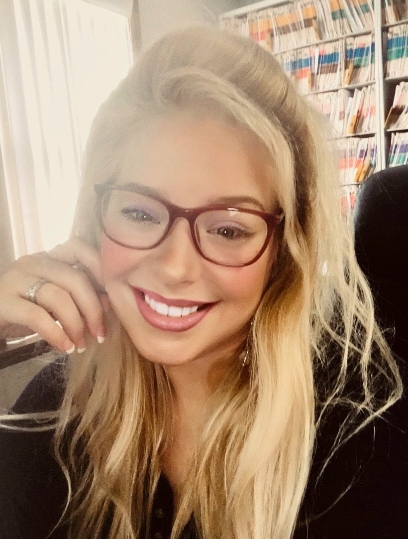 Danielle Headshot