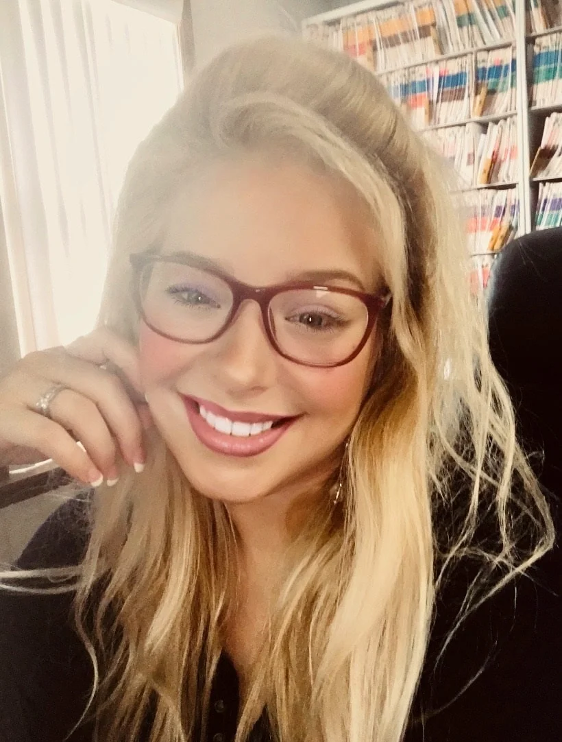 Danielle Headshot